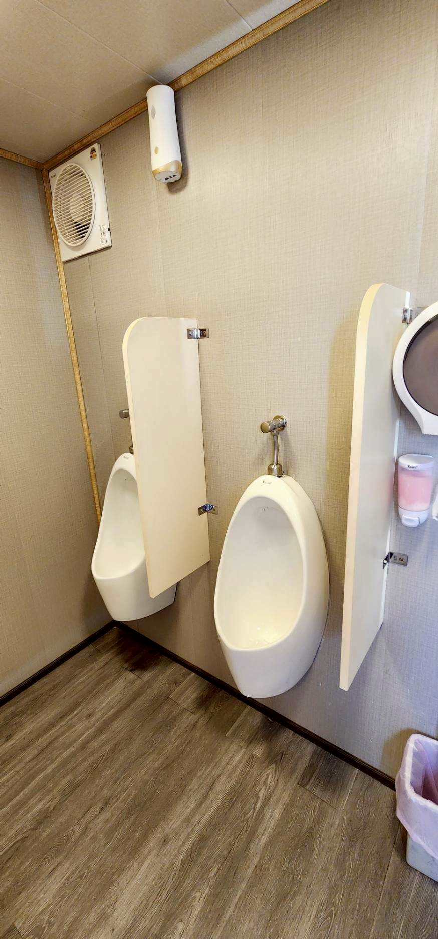 VIP Toilet 8