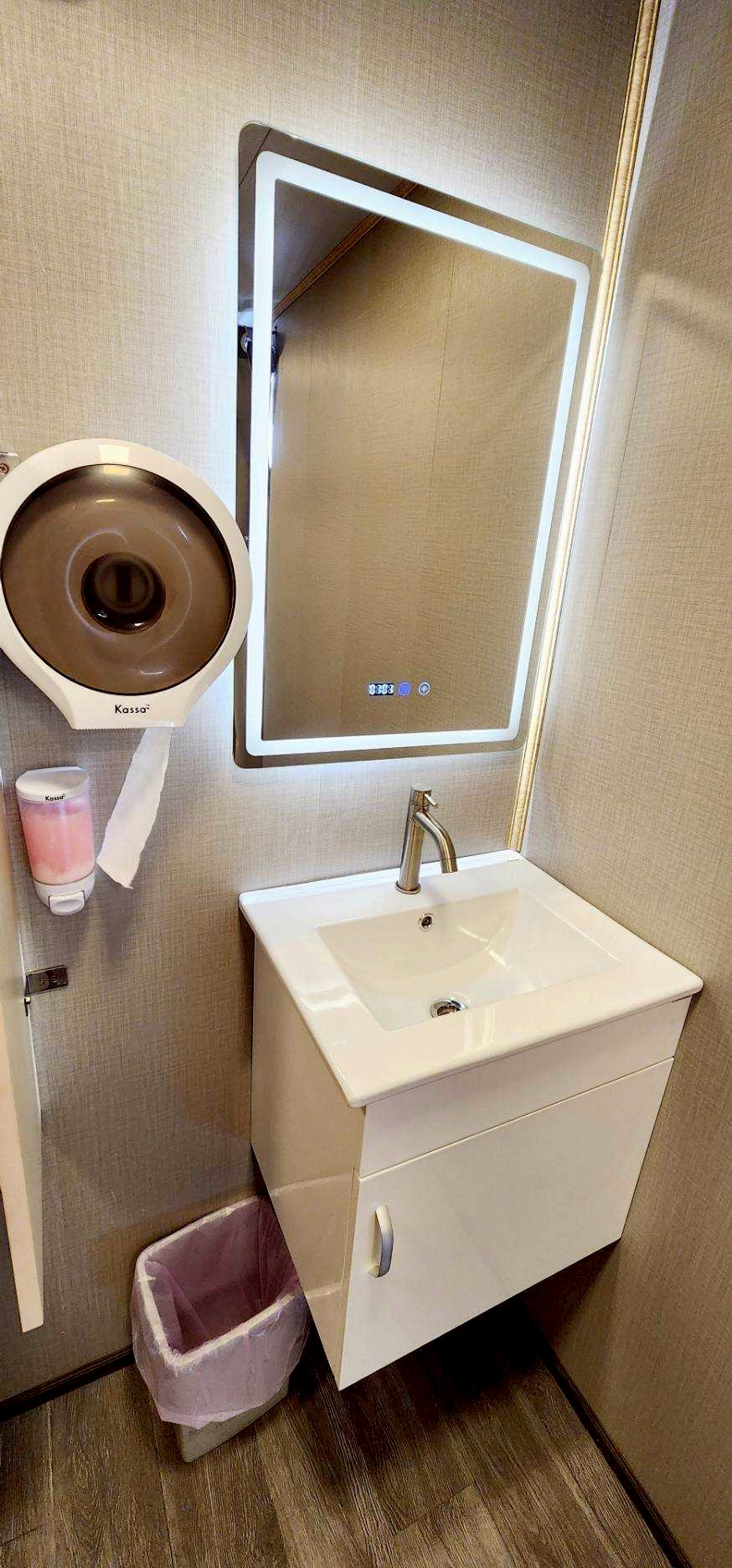 VIP Toilet 9